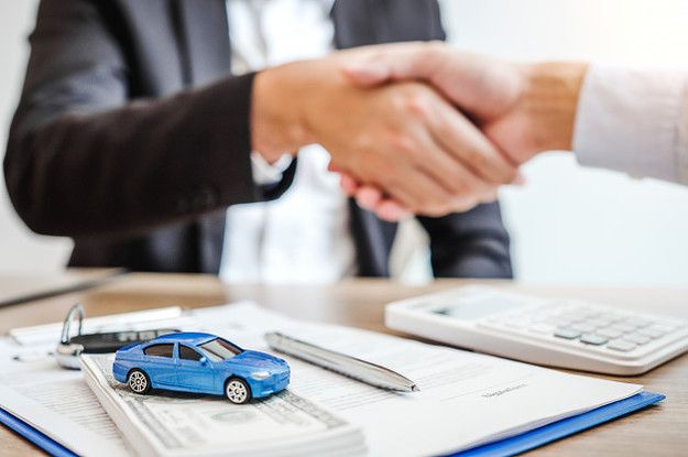 Handshake after confirming car rental booking